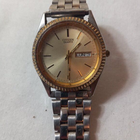 Citizen Quartz Men's Watch Two Tone - Picture 1 of 7